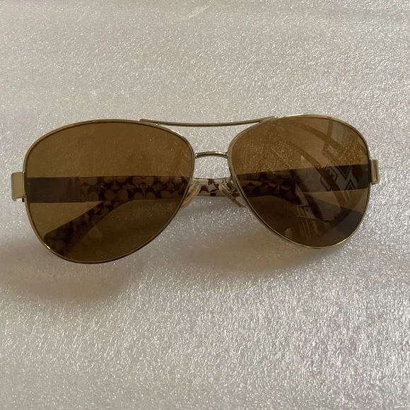 Women’s Coach Christina HC7047 Gold and Brown Aviator Sunglasses Coach Christina HC7047 7047 9202T5 Gold/Tortoise Pilot  main image 4